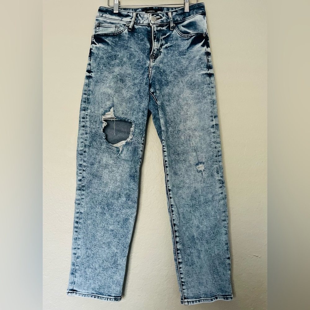 Express woman’s jeans. Mid-Rise. Medium wash ripped Boyfriend jeans. Size 4